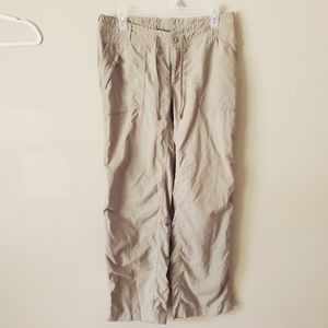 SOLD 🫶🏼🫶🏼🫶🏼🫶🏼🫶🏼🫶🏼The North Face Cargo pants